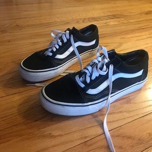 black vans ward low tops